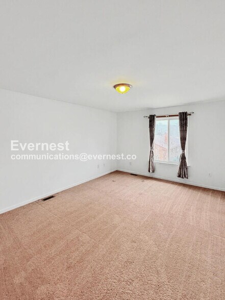 Building Photo - 642 Bellaire Ave