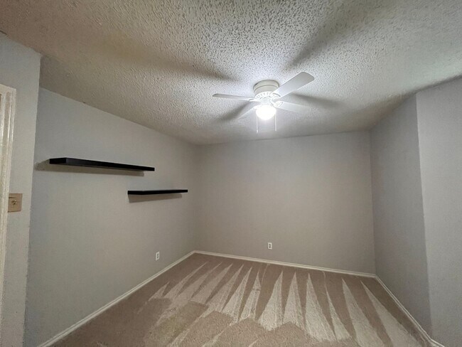 Building Photo - 4 Bedroom 2 Bath 2 Car Garage in Arlington - Excellent Location