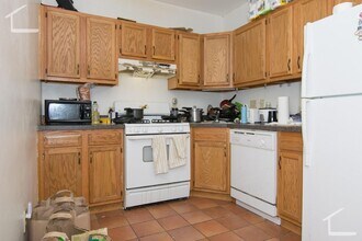 Building Photo - 9/1 Spacious top floor 4BR/2BA with heat inc, balcony!