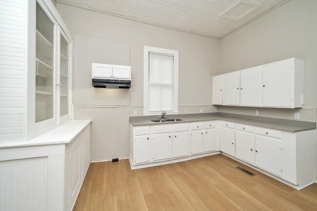 Building Photo - 1715 Berkley Ave