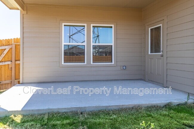 Building Photo - 466 Orion Dr
