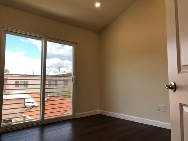 bedroom 3 - 1137 Melrose Ave