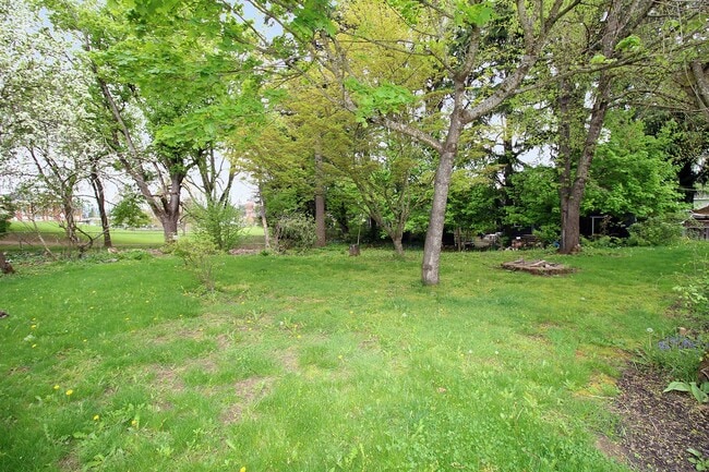 Building Photo - 2727 SE 58th Ave