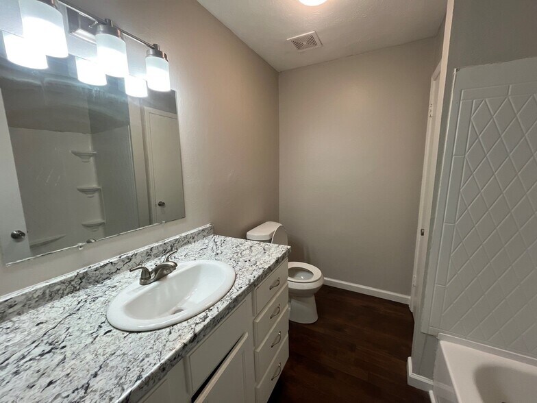 Building Photo - 30 Brianfield Cv