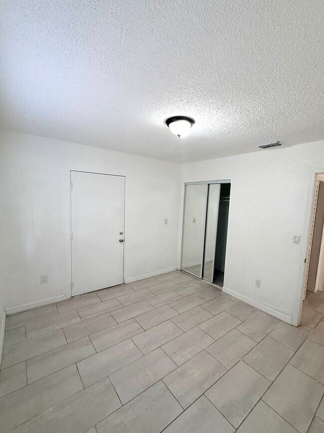 Building Photo - 2nd St