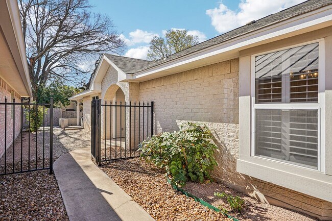 Building Photo - 127 Terrace Ln