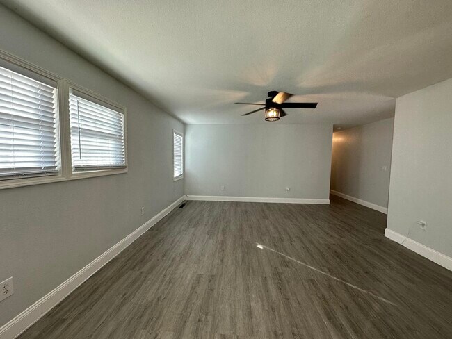 Building Photo - 8890 W Farm Rd 104