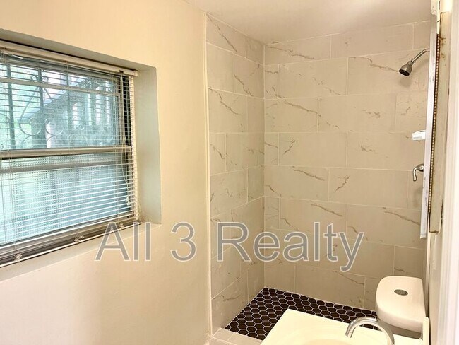 Building Photo - 5435 Winstead Ct SW