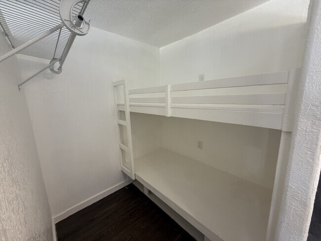 Building Photo - 246 Benita St