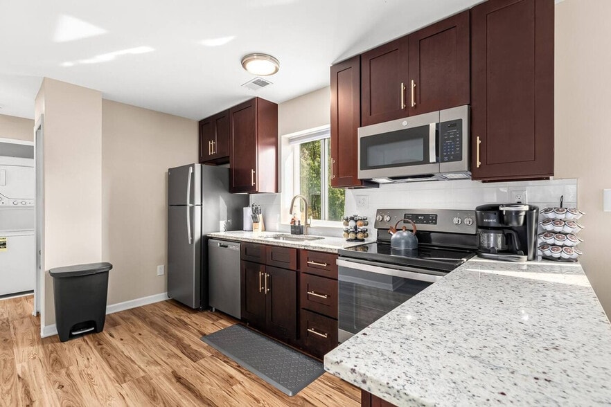 Building Photo - 18939 Sharon Ln