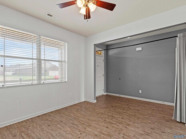 Building Photo - 30057 Glenrose Way