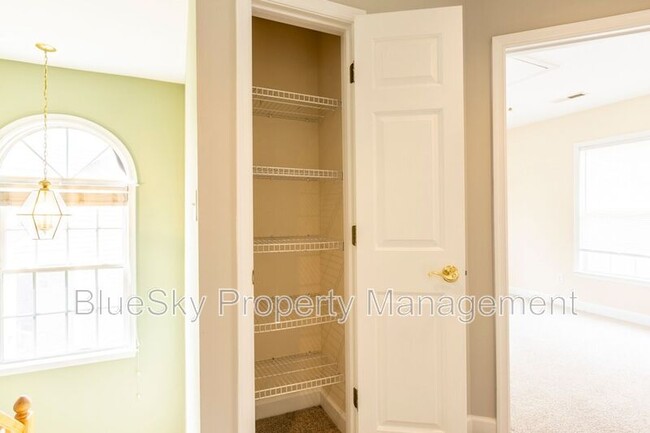 Building Photo - 2304 Ravenswood Ct