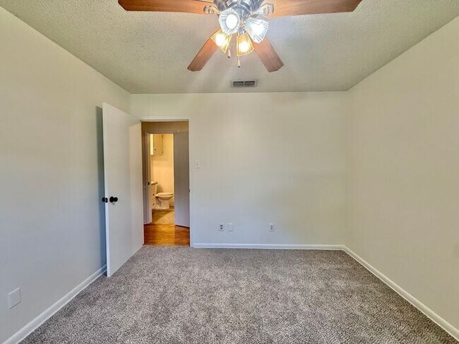 Building Photo - Spacious 3 Bedroom Home in Whitehouse ISD! Tour Today!
