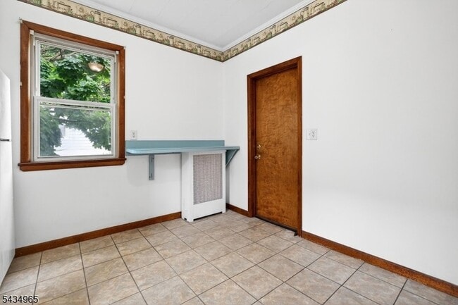 Building Photo - 319 Paterson Ave