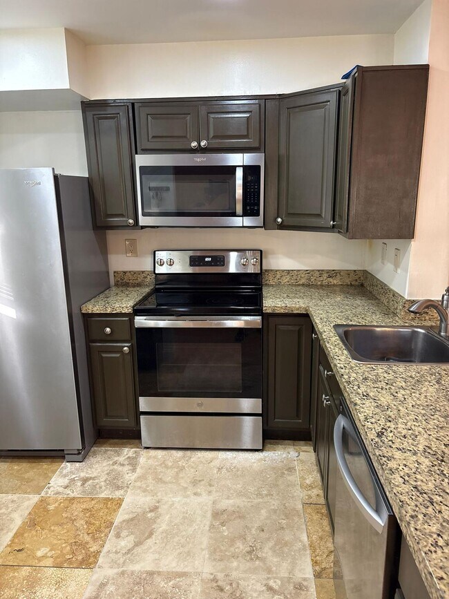 Building Photo - 2741 S Oakland Forest Dr