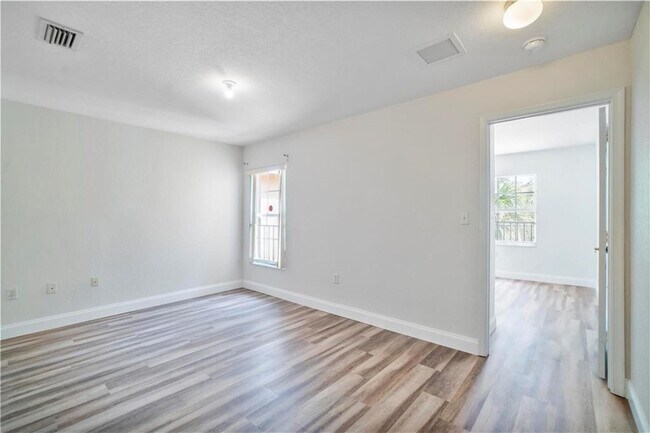 Building Photo - 6373 Landings Way