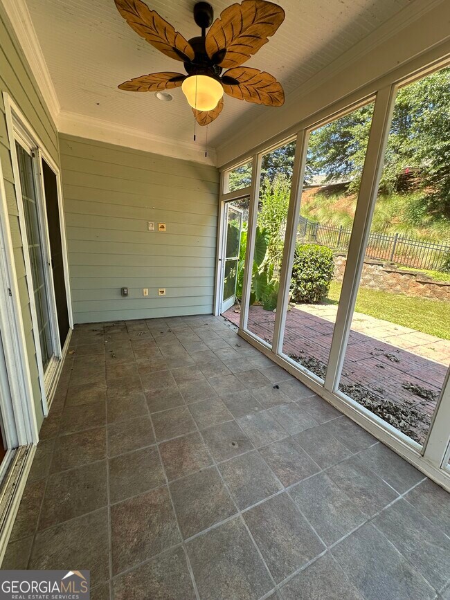 Building Photo - 111 Magic Lily Dr