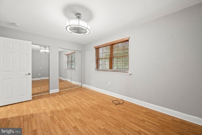 Building Photo - 124 Hampstead Dr