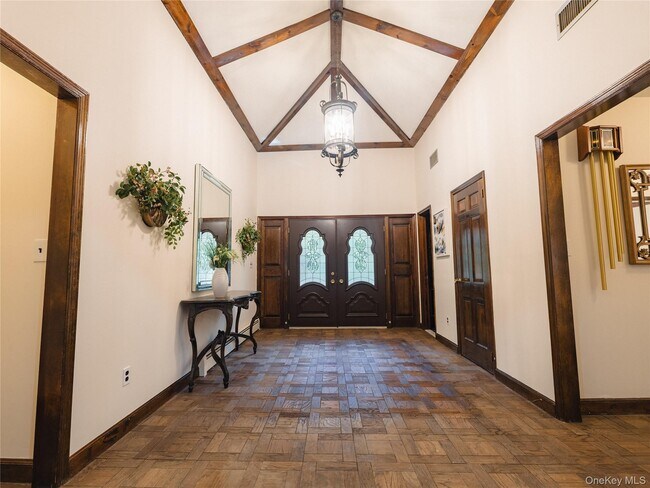 Building Photo - 11 Geralind Dr