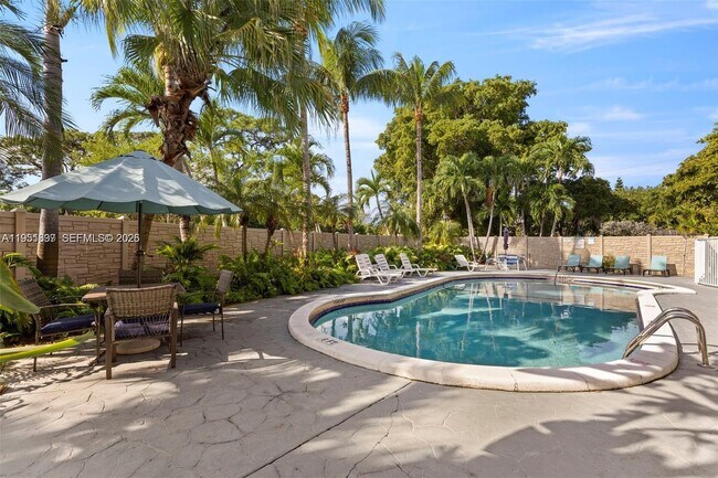 Building Photo - 1125 NE 16th Pl