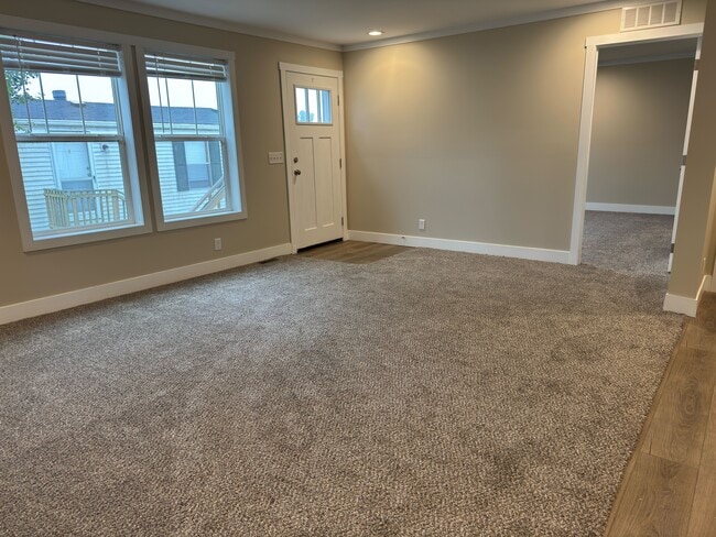 Building Photo - 48599 Lakeview E