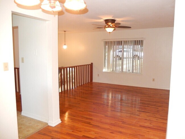 Building Photo - 1802 Salmon Dr