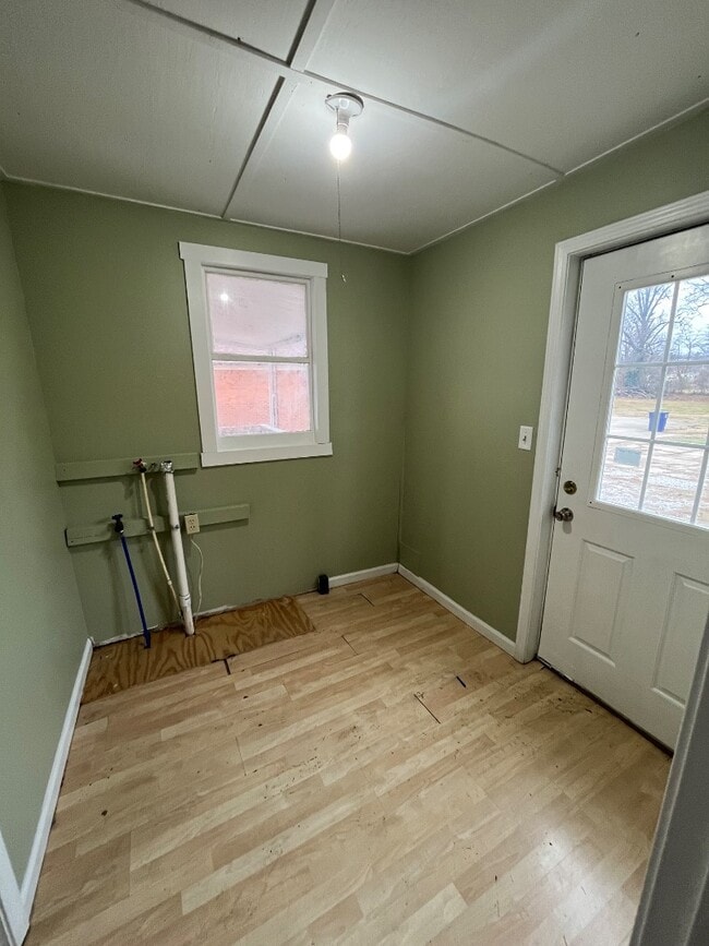 Building Photo - 829 S Main St