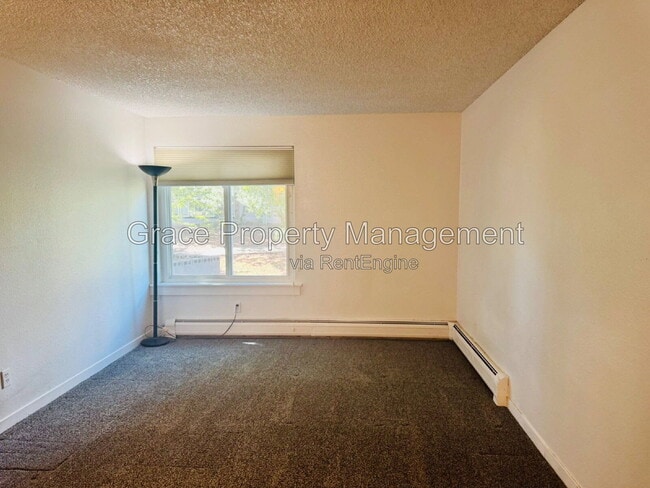 Building Photo - 501 Golden Cir