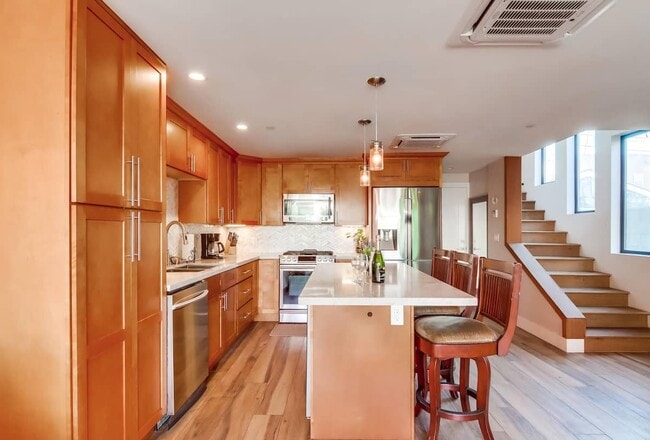 Building Photo - 747 Island Ct
