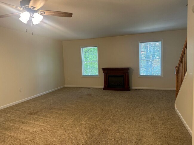 Building Photo - 111 Fox Ct