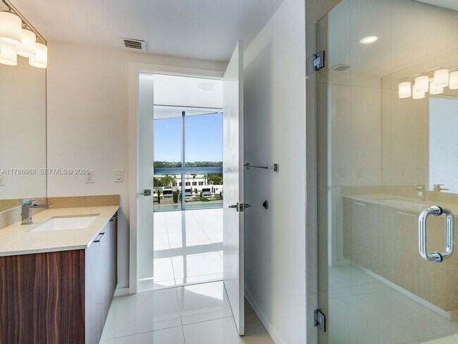 Building Photo - 5300 Paseo Blvd