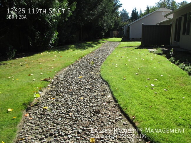 Building Photo - Beautiful 3 Bed 2 Bath Duplex in Puyallup