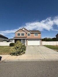 Building Photo - MOVE IN SPECIAL!!! Spacious 4-Bedroom Rent...