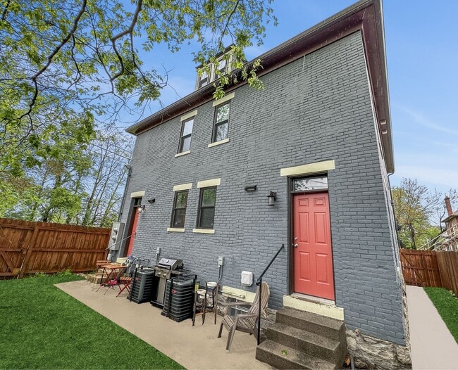 Building Photo - Newly Renovated 2 Bed, 2.5 Bath Furnished Home in Columbus