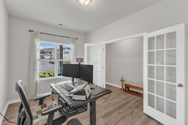 Building Photo - Spacious 3-Bedroom Home for Rent in Knight...