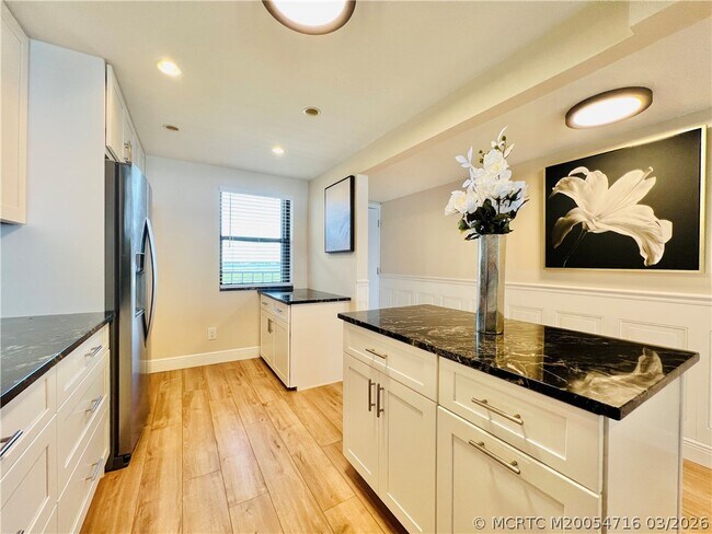 Building Photo - 10044 S Ocean Dr