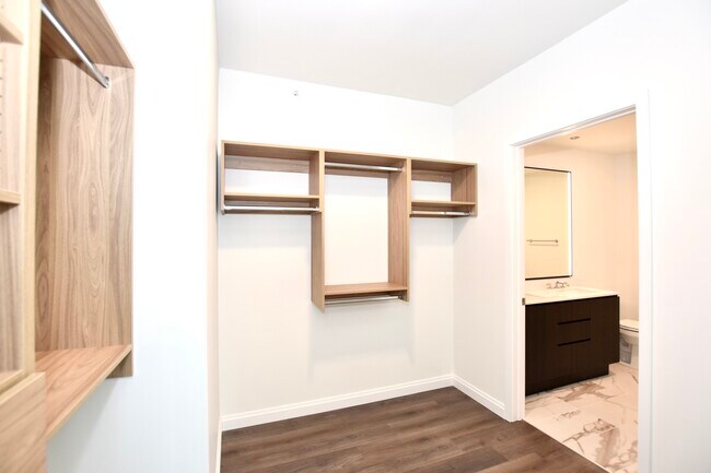 Building Photo - 1000 S Michigan Ave