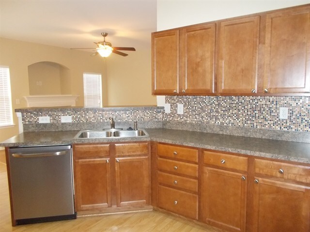 Building Photo - 10505 Meadow Crossing Ln