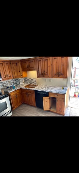 Building Photo - 21 Pine St