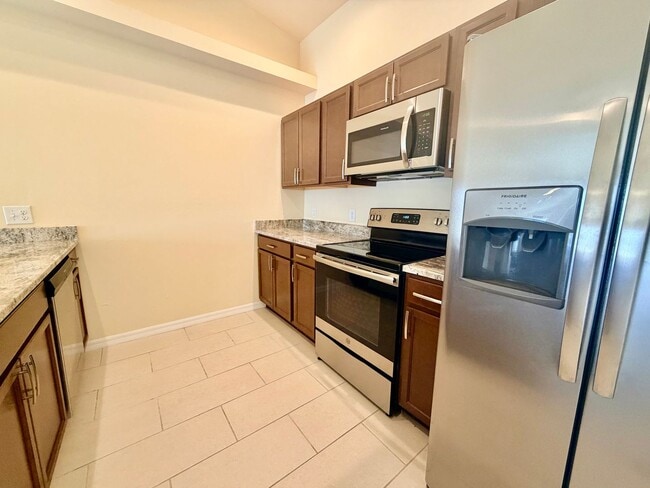 Building Photo - Like-New 3BR-2 Bath Duplex w/ Garage, Prime Cape Coral Location + Flexible Lease Options+Pet Frie...