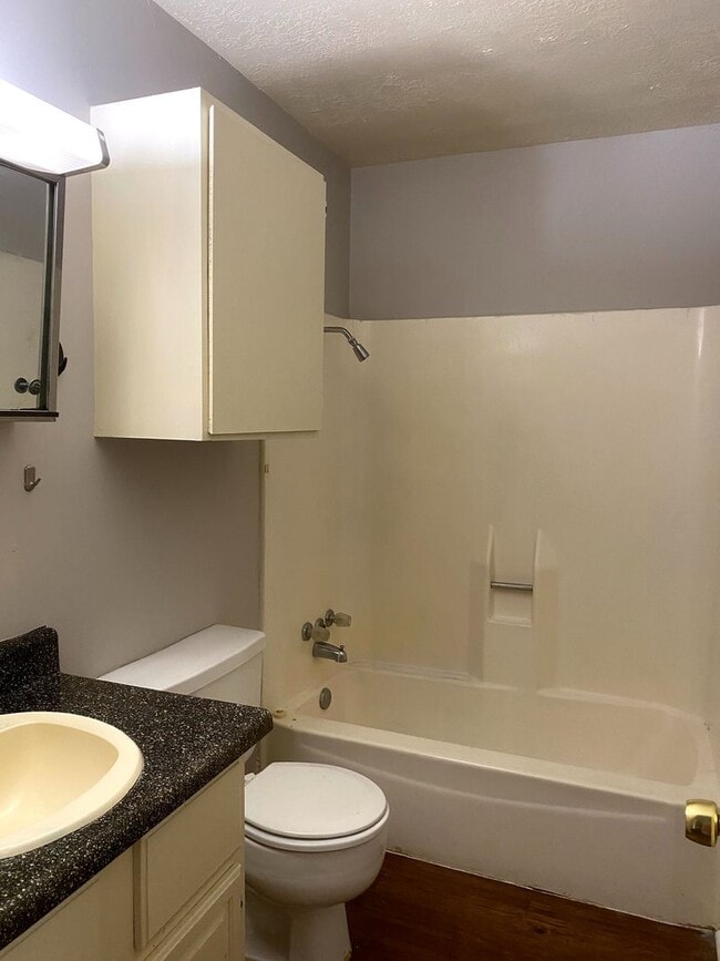 Building Photo - PRELEASE AVAILABLE! 2 BED 2 BATH DUPLEX WI...