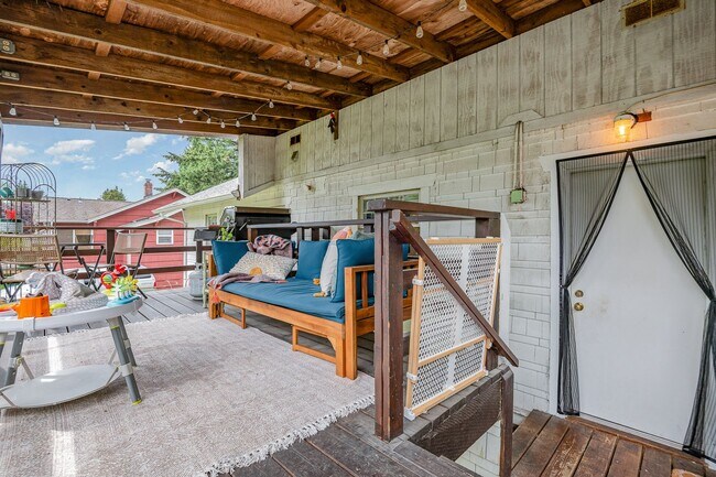 Building Photo - Charming 2 Bed, 1 Bath Home with Bonus Off...