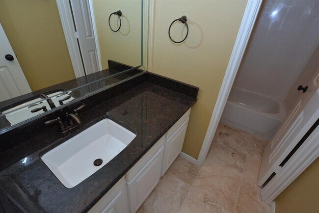 Building Photo - 1523 Stone Canyon Dr