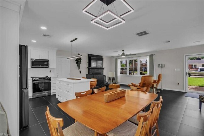 Building Photo - 13 Wendfield Cir