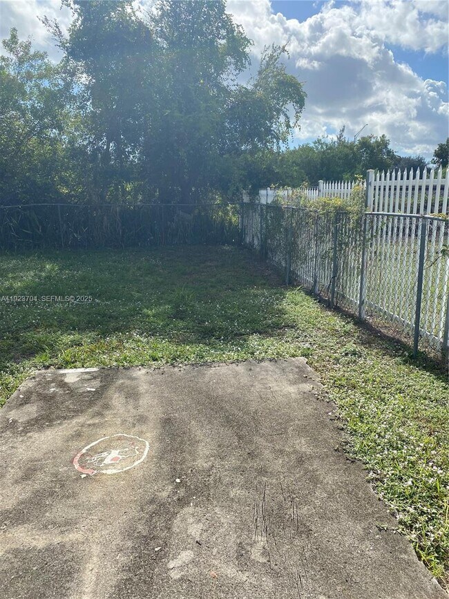 Building Photo - 1742 Ali Baba Ave