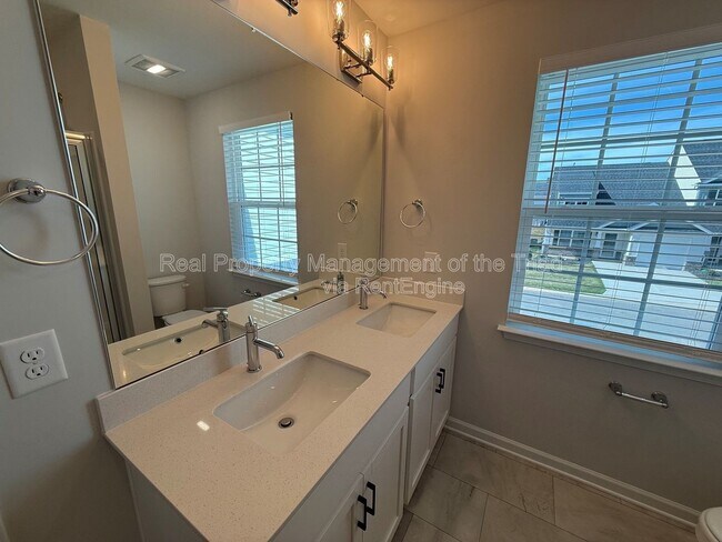 Building Photo - 907 Elderberry Wy