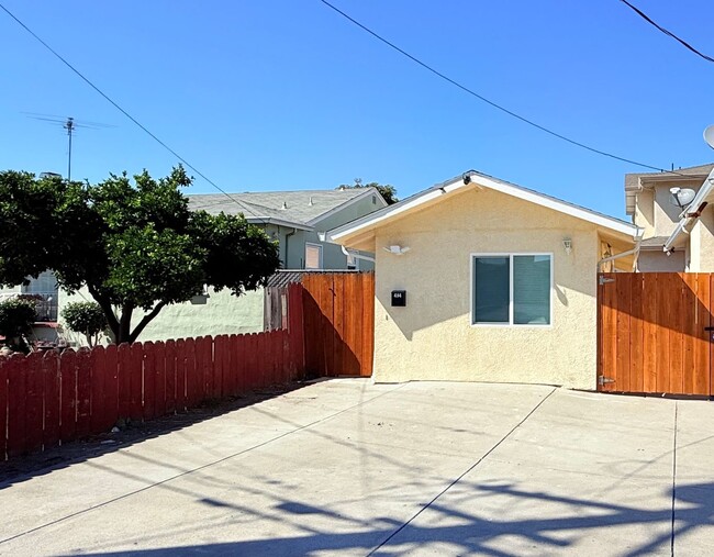 Primary Photo - 494 Meek Ave