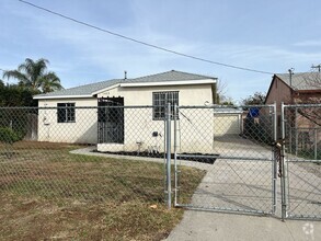 Building Photo - SB1455