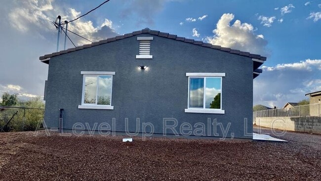 Building Photo - 1310 S San Jacinto Dr