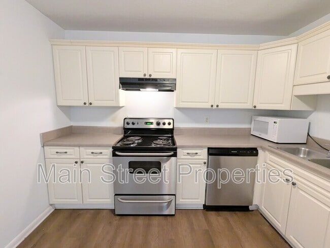 Building Photo - 3202 Redwood Ln